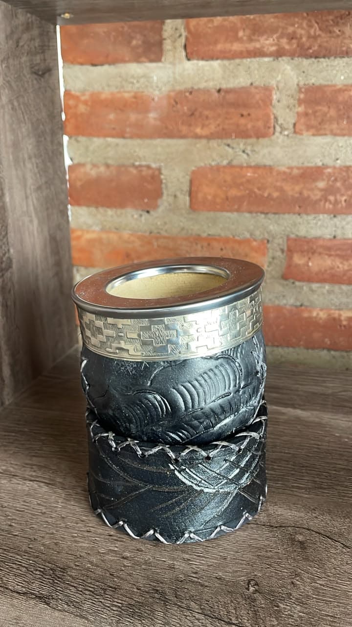 Imperial criollo repujado negro